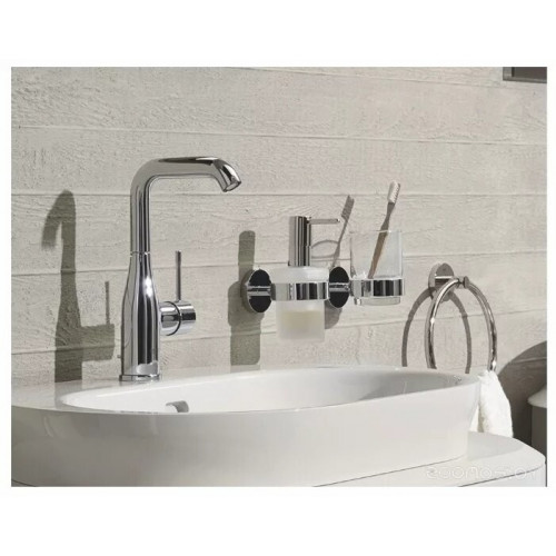 Смеситель Grohe Essence 32628001