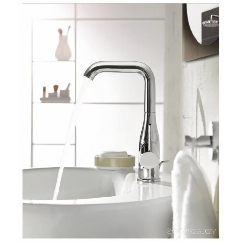 Смеситель Grohe Essence 32628001